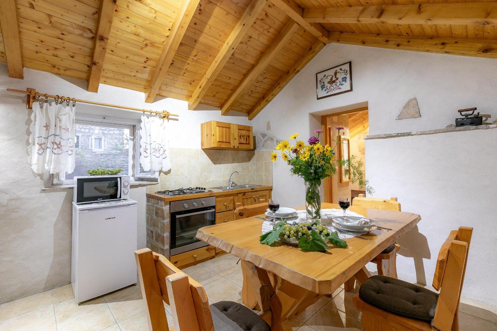 Stone House Harmony Apartment Zrnovo Phòng bức ảnh